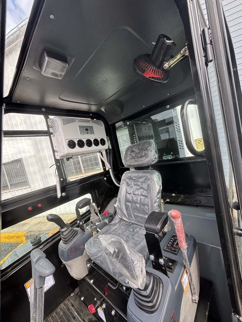 JHM30 mini excavator cab interior