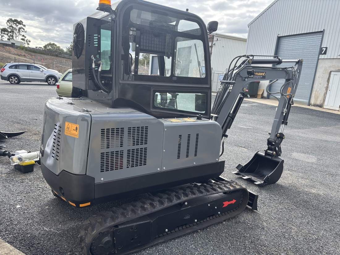JHM30 mini excavator with air-conditioned enclosed cab